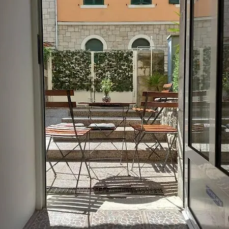 Yucca Apartment Split