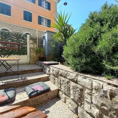 Yucca Apartment