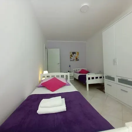 Yucca Apartment Split
