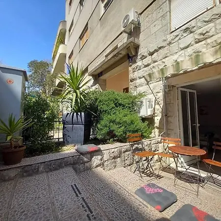 Yucca Apartment